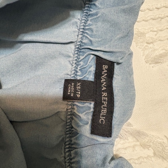 Mini skirt size XS ( like New). 18$ - Picture 3 of 9